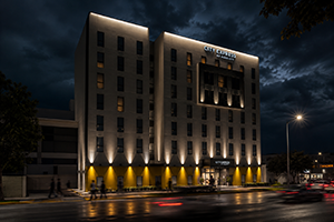 iluminacion fachada hotel city express